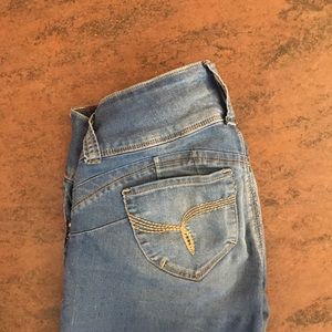 Low waisted skinny jeans